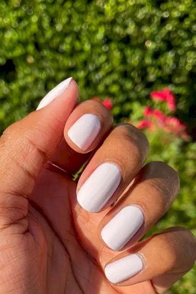 Nagų idėjos atostogoms – baltas lakas