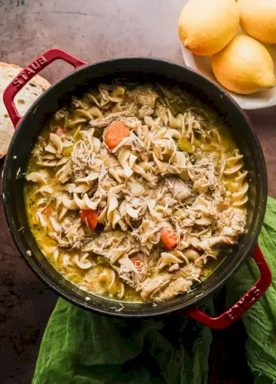 recette de soupe au poulet et aux nouilles au four hollandais