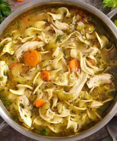 kuřecí nudlová polévka komfortní jídlo recept