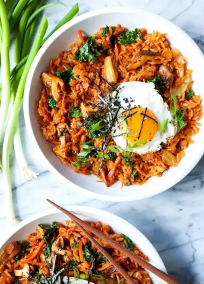 Kimchi smažená rýže komfortní jídlo recept