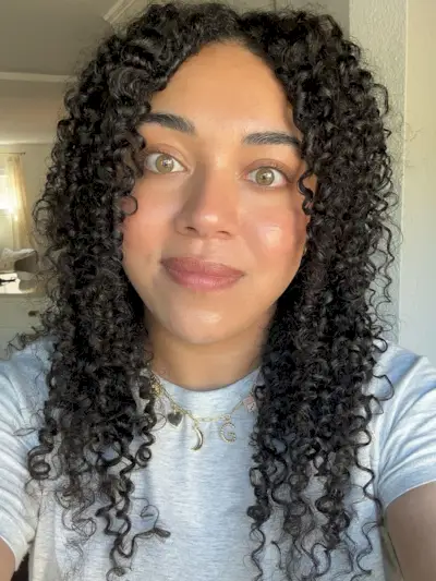 Kudrnaté účesy nemusí být děsivé – zde je vše, co byste měli vědět pro dokonalý střih