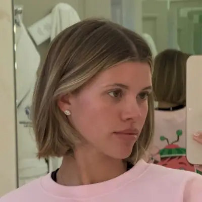 Gadis dengan Perawatan Rendah, Bergembiralah: Sofia Richie Grainge Baru Saja Menjadikan 'Bob Prancis' sebagai Potongan Rambut Musim Panas
