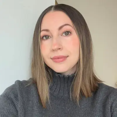 Moje jemné, ploché vlasy byly touto bezchybnou rutinou zcela transformovány