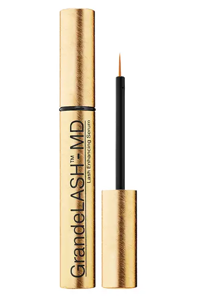 Vous n’en croirez pas les cils de notre rédactrice après avoir essayé ce sérum pour cils culte