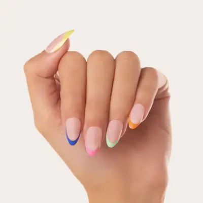 Posype nalisované nehty