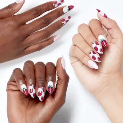 Chutná jako jahody nalisované nehty