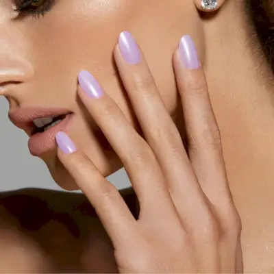 Glazované levandulové nehty