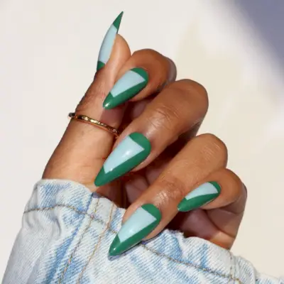 Modré geometrické natlačovací nehty