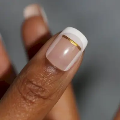 Moderní francouzské natlačovací nehty