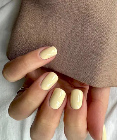 Je to oficiální: Toto jsou nejlepší letní barvy a trendy nehtů pro rok 2025