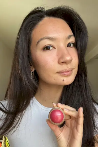 Tämä idioottivarma poskipuna on kesämeikkirutiinini sankari