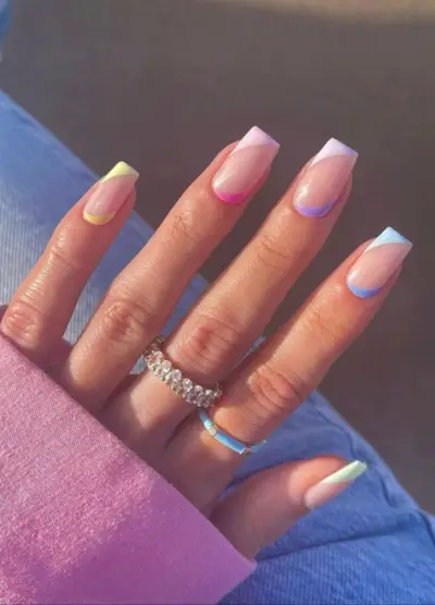 ongles français colorés