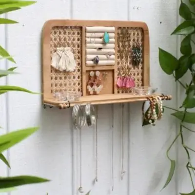 Juvelyrinių dirbinių iš rotango organizatorius