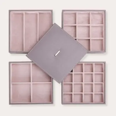 Sukraunami papuošalų padėklai su dangteliu