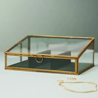 Stiklinė smulkmenų dėžutė