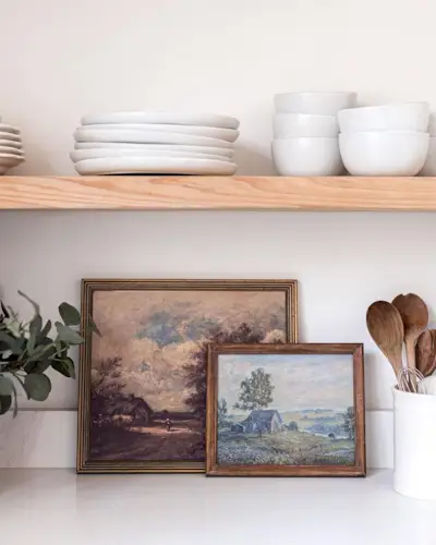 8 jednoduchých stylingových triků pro nástěnné umění, které vypadá jako z časopisu