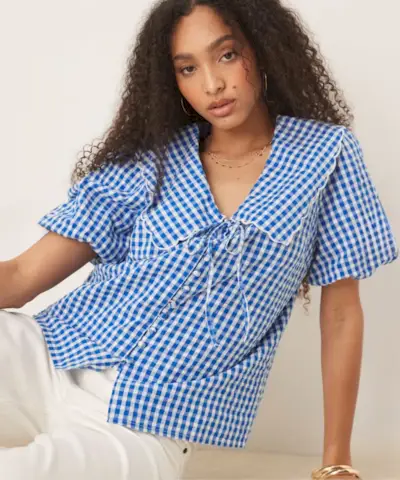 Haut à col et manches bouffantes