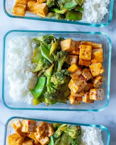 Příprava sladkých a pikantních tofu misek