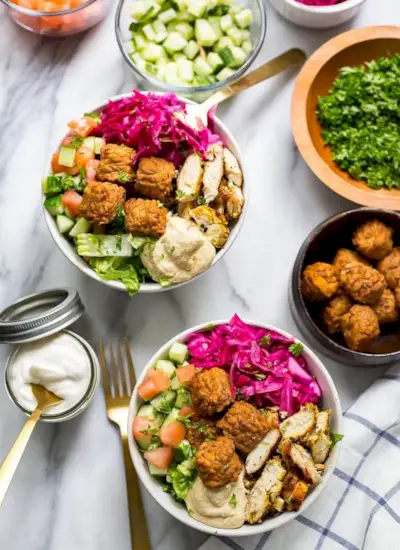 idée de déjeuner de préparation de repas de bols de falafel