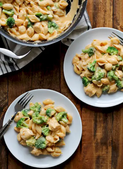 coquilles de poulet et de brocoli et fromage pour les déjeuners de préparation des repas