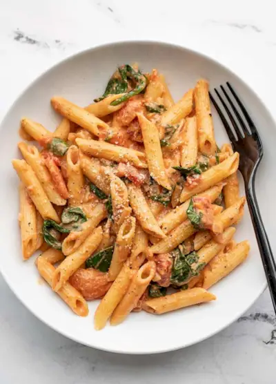 pâtes crémeuses aux tomates pour les déjeuners de préparation des repas