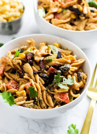 Salade de pâtes mexicaine, préparation de repas, idée de déjeuner