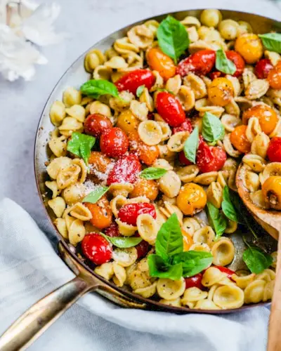 Lengvas vyšninių pomidorų vasaros makaronų receptas