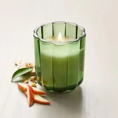 Kouří jablečná svíčka